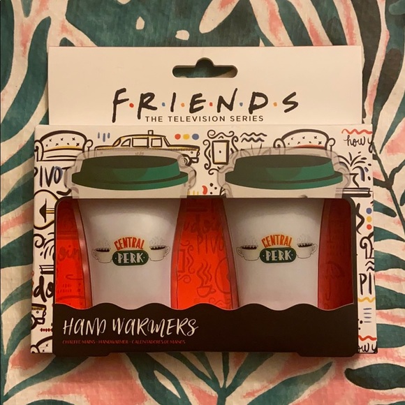 Set of 2 Friends Re-usable Hand Warmers Central Perk Cups Cute Novelty Gift NWT - Picture 2 of 4